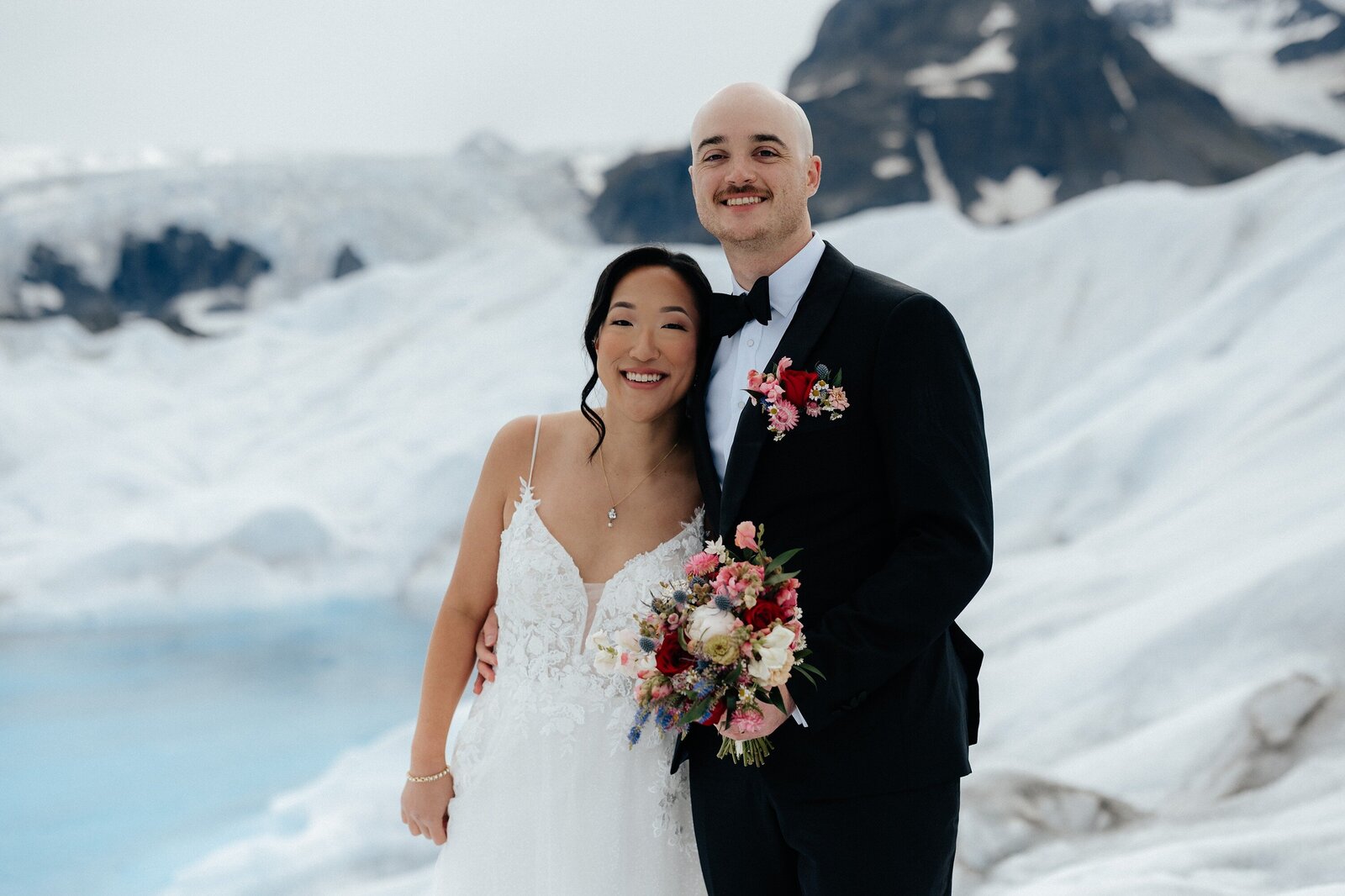 Christina+Matt_Knik-Glacier-Elopement_EmeliaKPhotography-40
