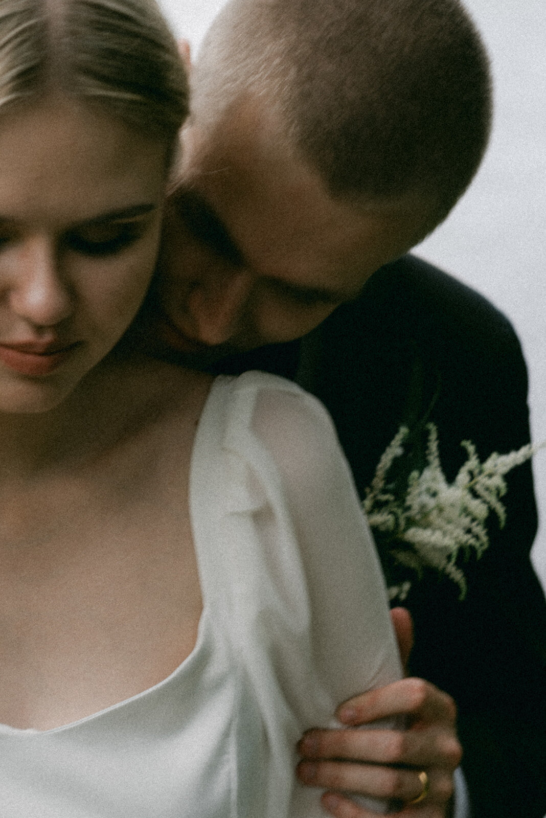 Wedding photo of an Intimate and romantic wedding  photography session in Porvoo by photographer Hannika Gabrielsson