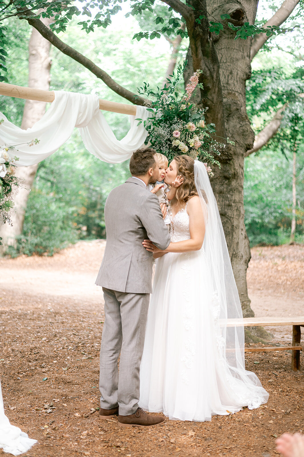 ShauniHartlandFotografie-TrouwFotograaf-FotograafNoordHolland-Bruiloftfotograaf-TrouwenInHetBos_NadineEnRick-98