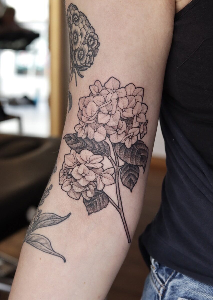 beccsla-rebecca-knutsson-tatuerare-i-bastad-artcore-tattoo-black-grey-tatuering-4