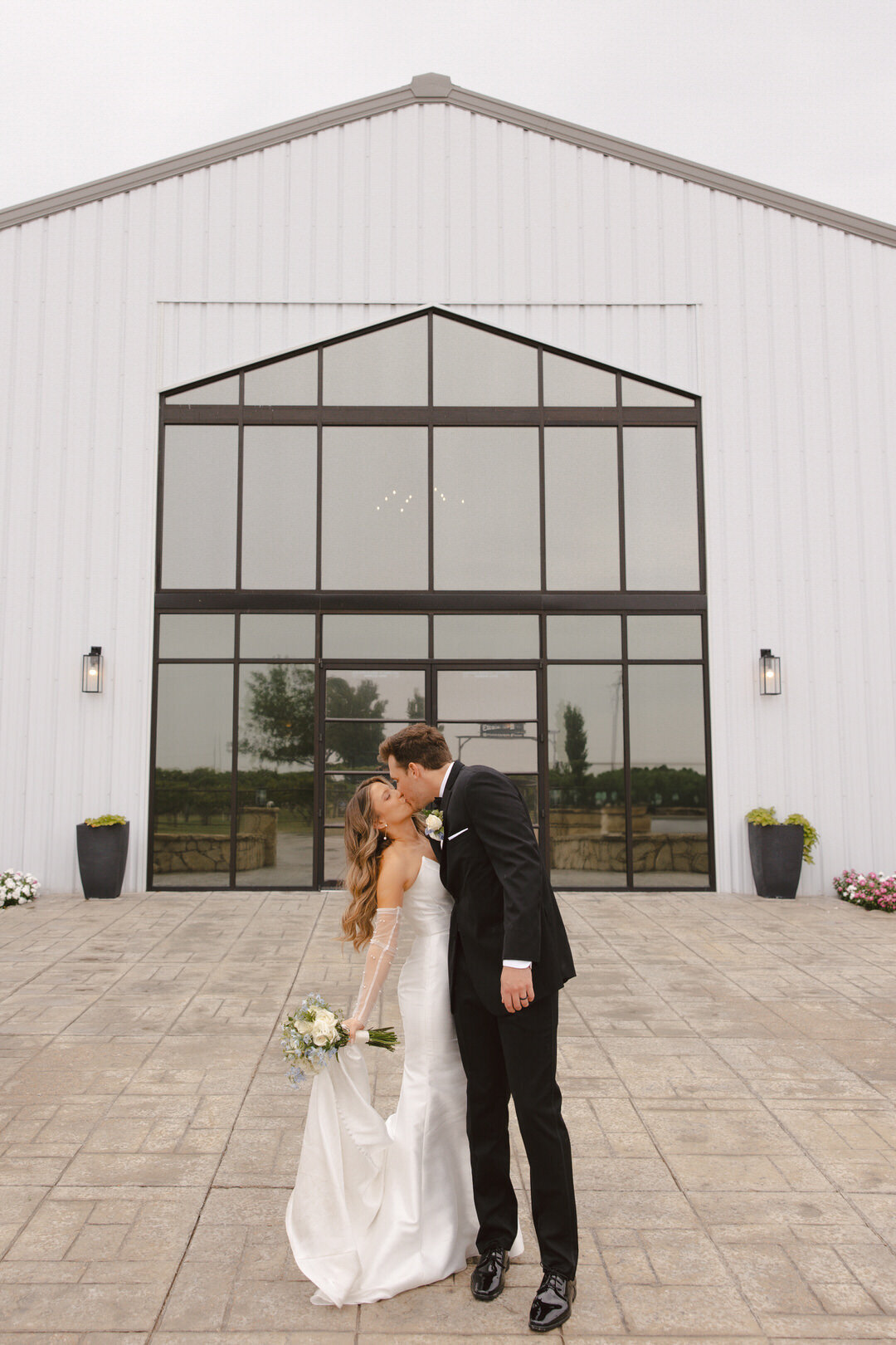 reuben-wedding-teasers-prairie-hill-vineyard-kayxbee-16