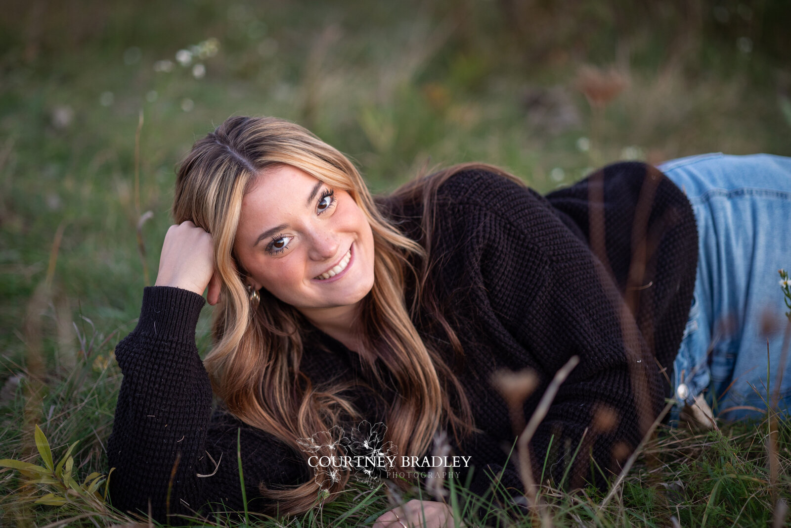 senior pictures at a lake in michigan