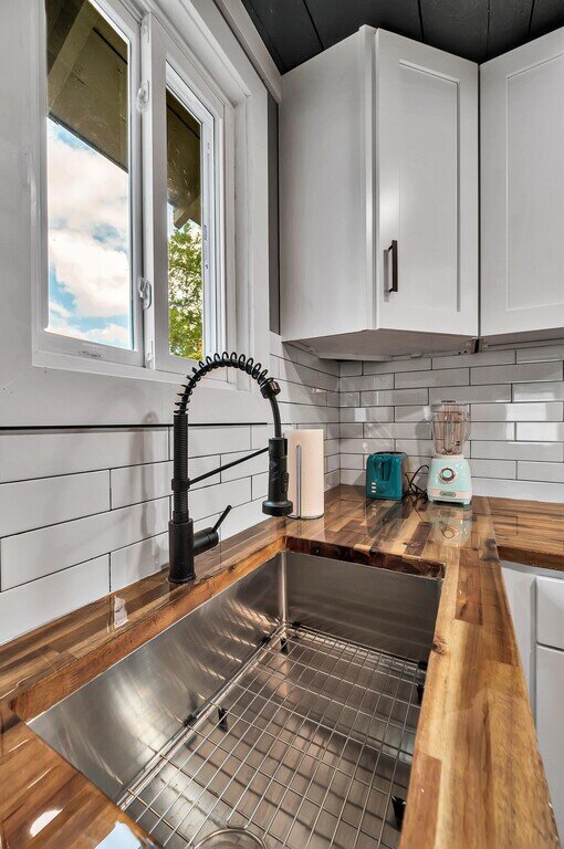 Kitchen sink with view outside in this two-bedroom, one-bathroom vacation rental house for five located just 5 minutes from Magnolia, Baylor, and all things downtown Waco.