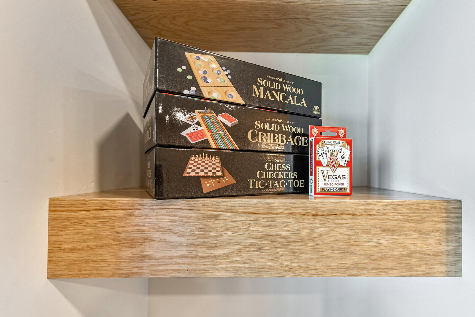 Vacation-Home-Interior-Designer-Chalet-and-Co-shelves-style