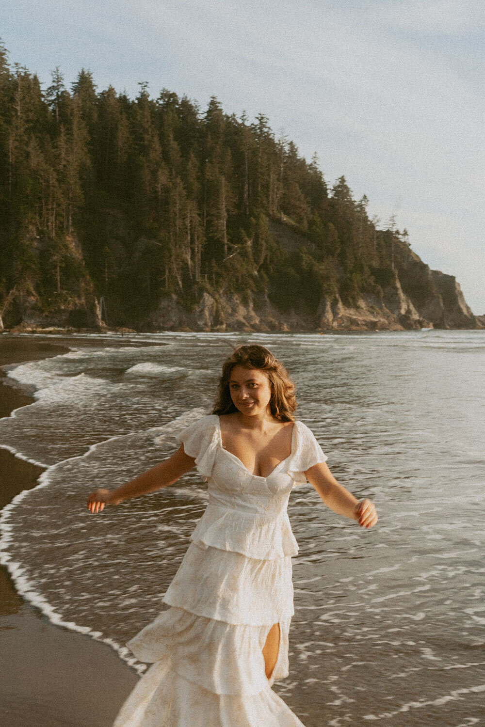 gwyn-photos-on-beach-cannon-beach-senior-photography-by-emily-noelle-photo-003
