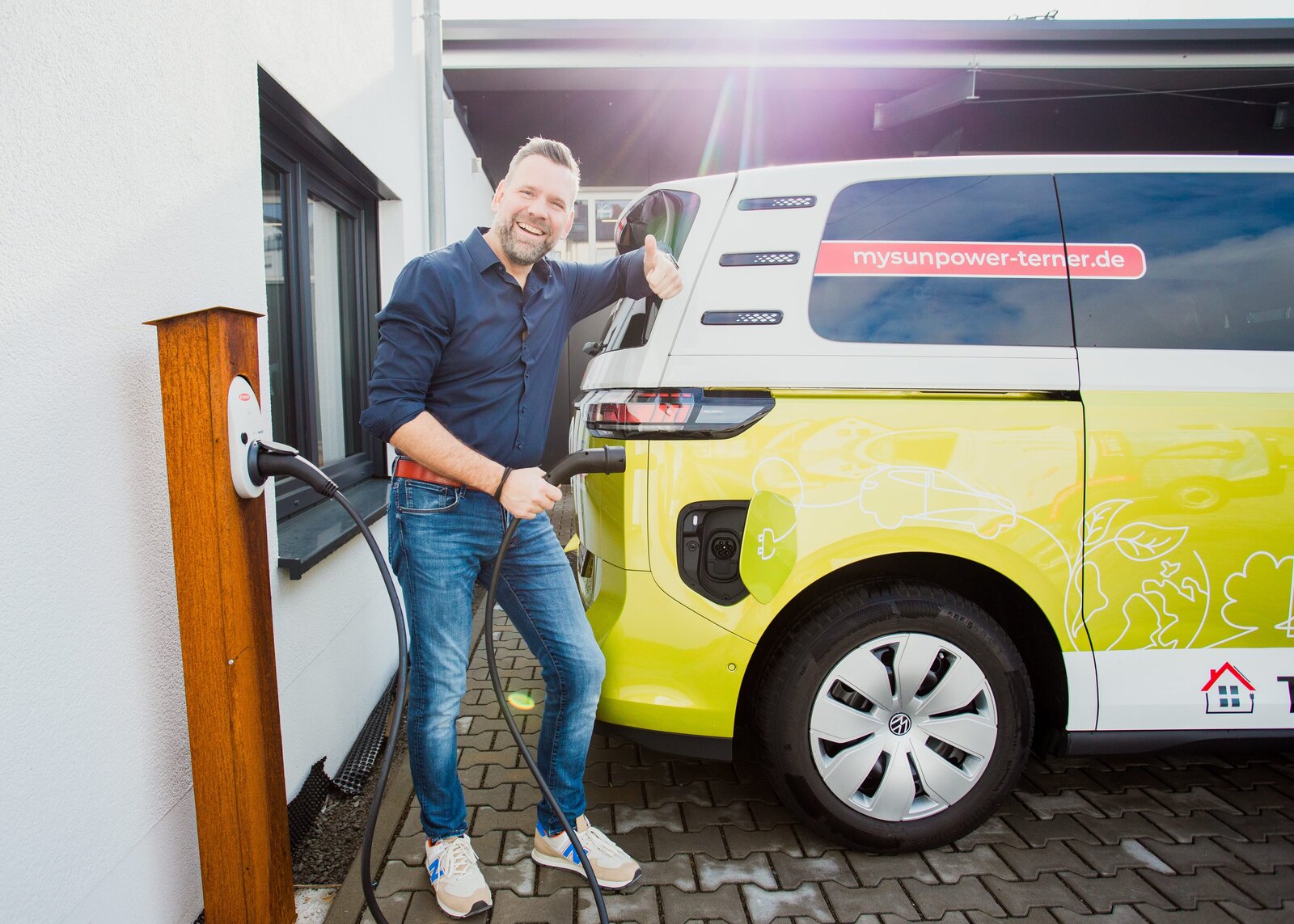 E-Auto Tanken Solar Firma