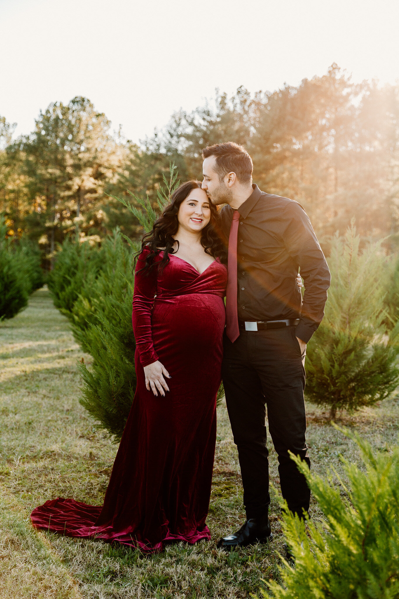 christmas-tree-farm-maternity-photos (4)