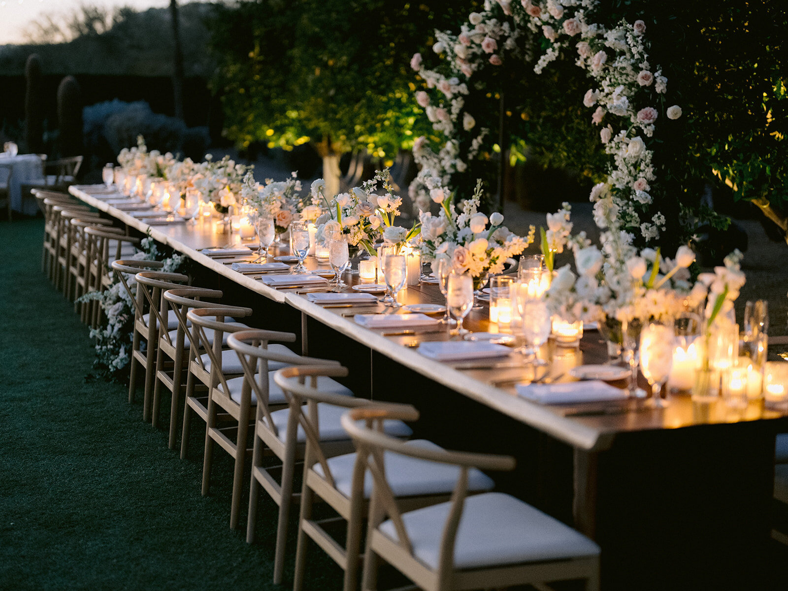 flower-decoration-for-wedding-reception-long-reception-table-candlelit-andaz