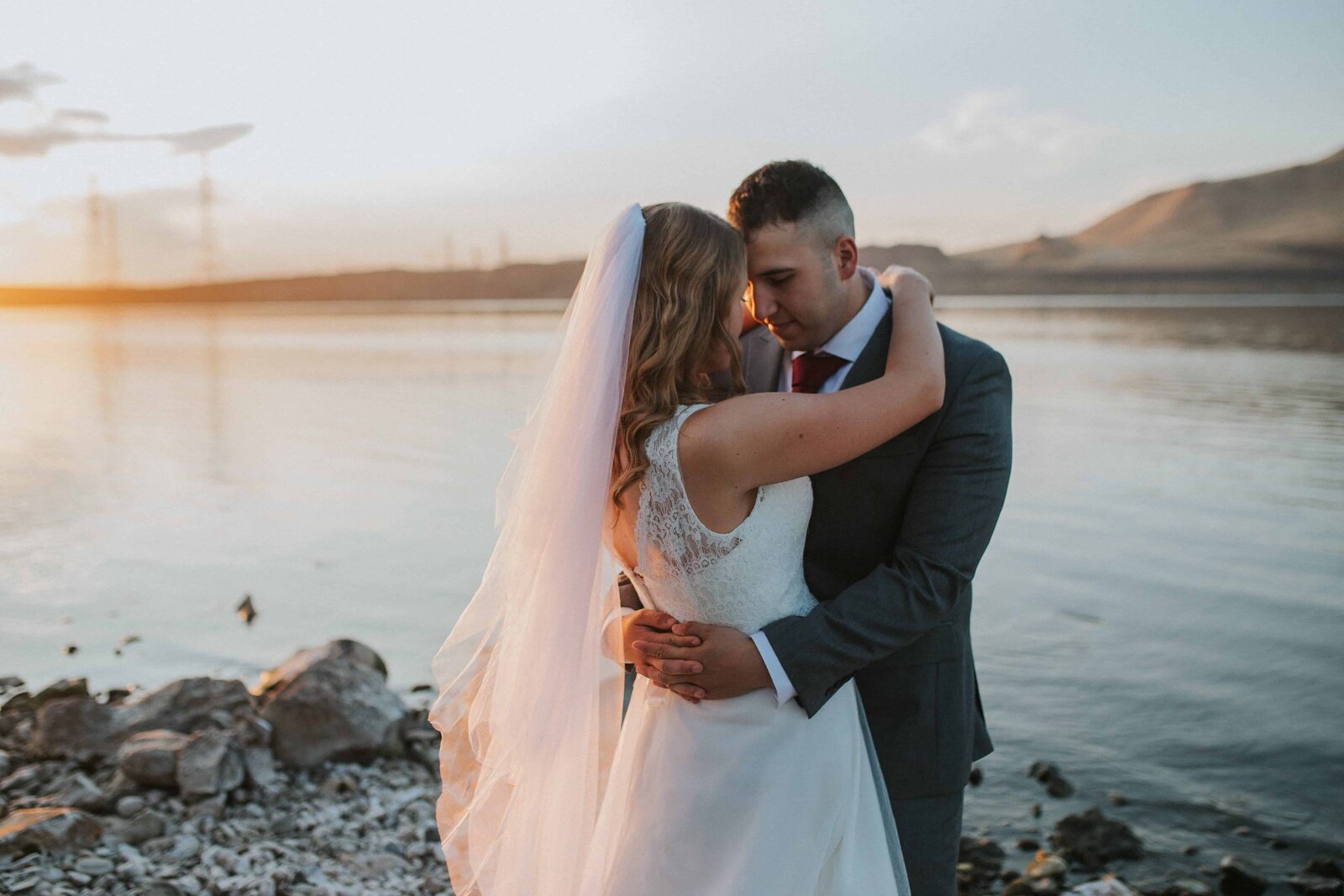 Sacramento Wedding Photographer captures golden hour bridal portraits with bride and groom hugging