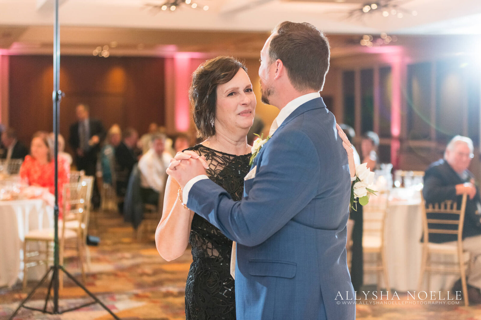Wedding-at-River-Club-of-Mequon-865