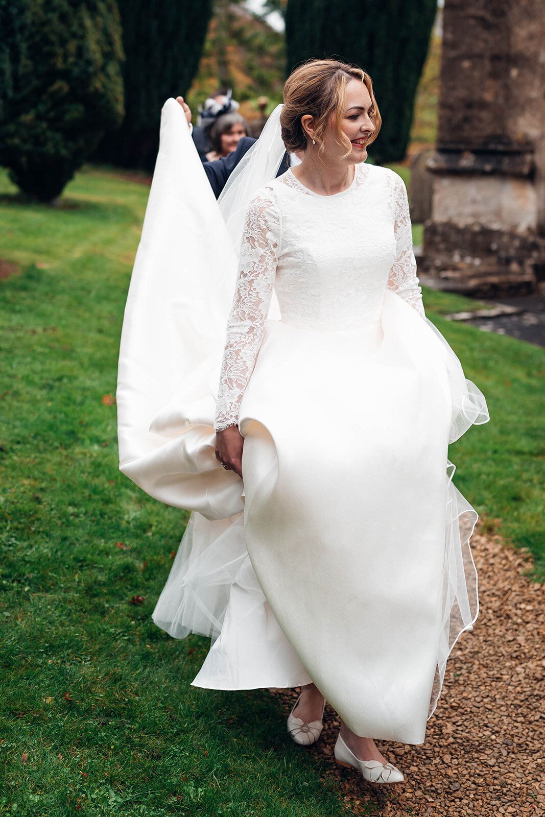 bride-arriving-in-vintage-car-to-caswell-house-wedding