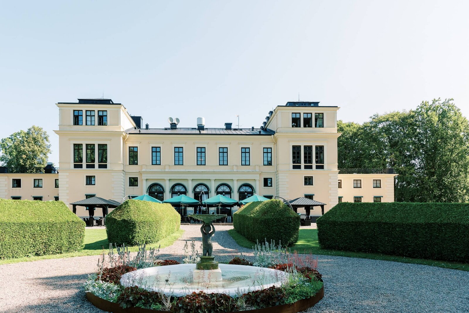 Destination Wedding Photographer Anna Lundgren in Stockholm Swedish American wedding at Ranas Slott in Roslagen Stockholm Sweden_096