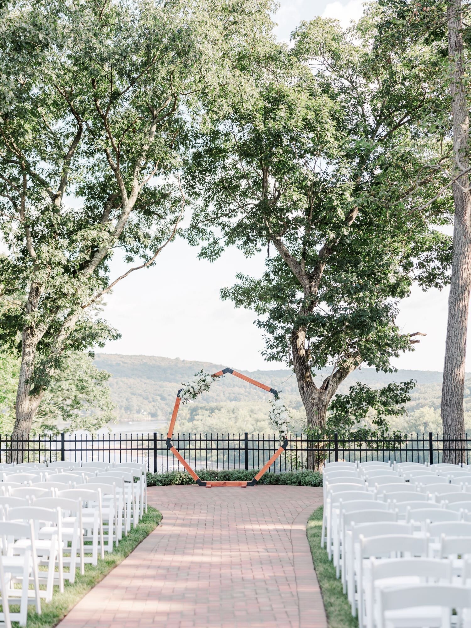 amberworks-floral-wedding-saint-clements-castle-portland-ct-3