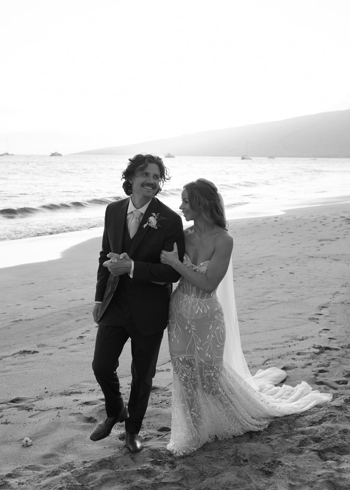 9.12-Sydney-John-Sugar-Beach-Maui-Wedding-798