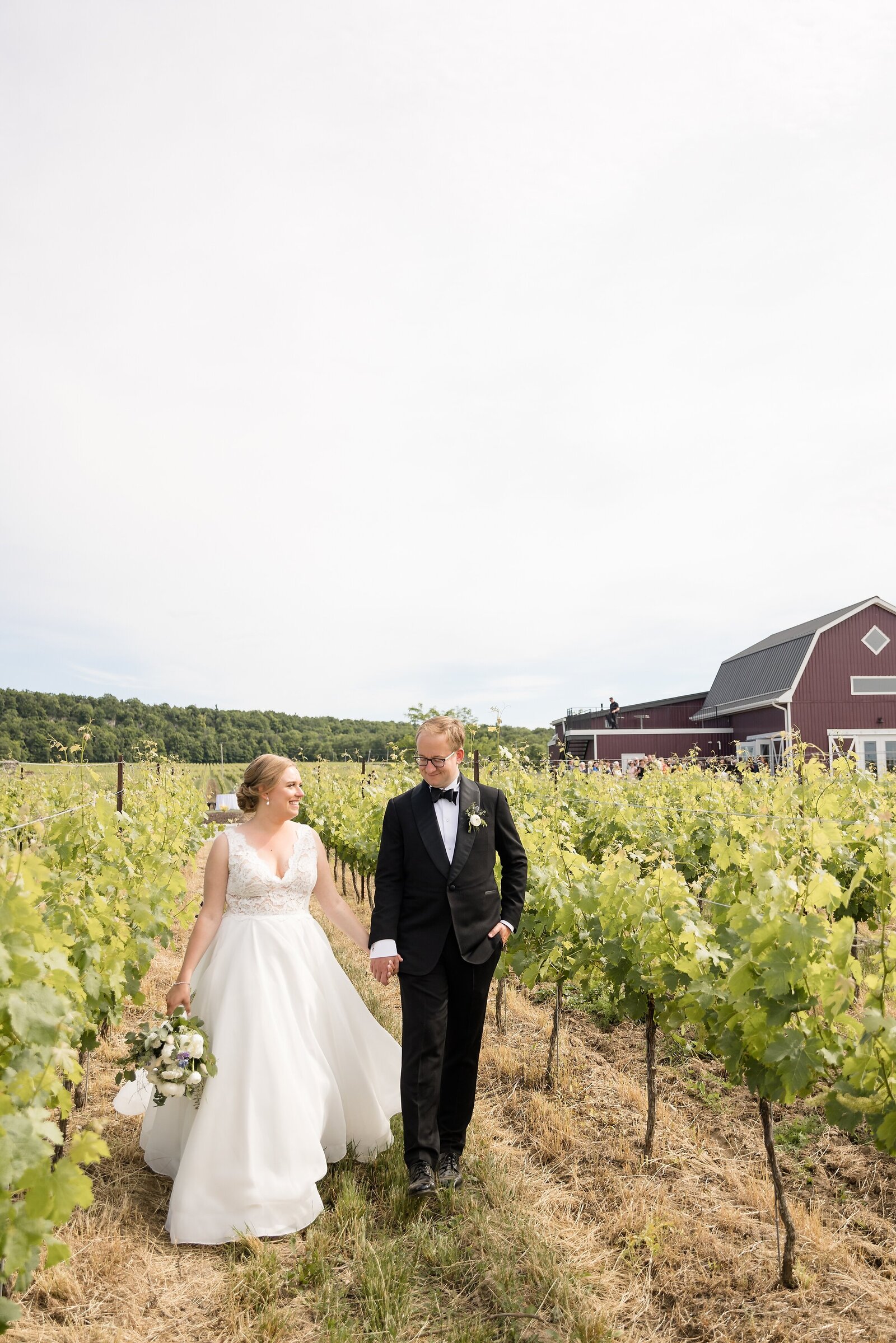The Barns Cave Springs Vineyard Wedding - Dylan and Sandra Photography - 0613