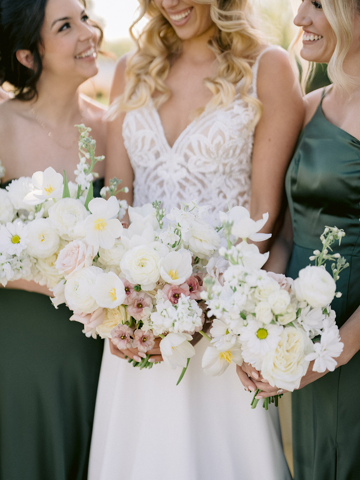 fall-wedding-flower-arrangements-white-blush-bridesmaid-bridal-bouquets