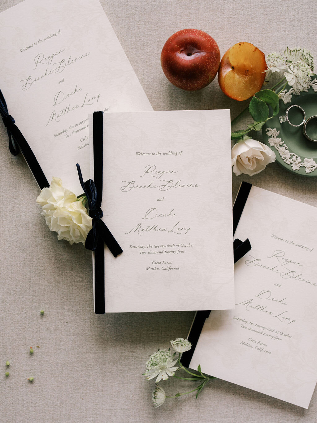 wedding-programs-with-ribbon