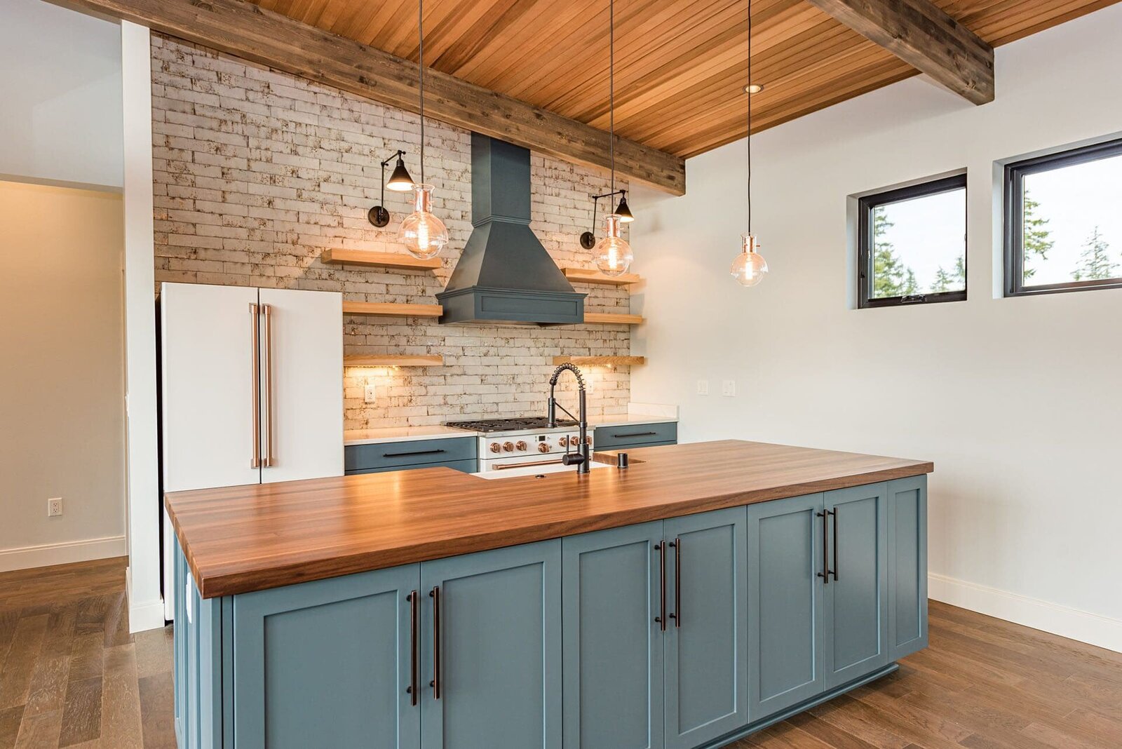 Livingston-Custom-Homes-Kelowna-Custom-Build-Denton-Moss-Kitchen-Island