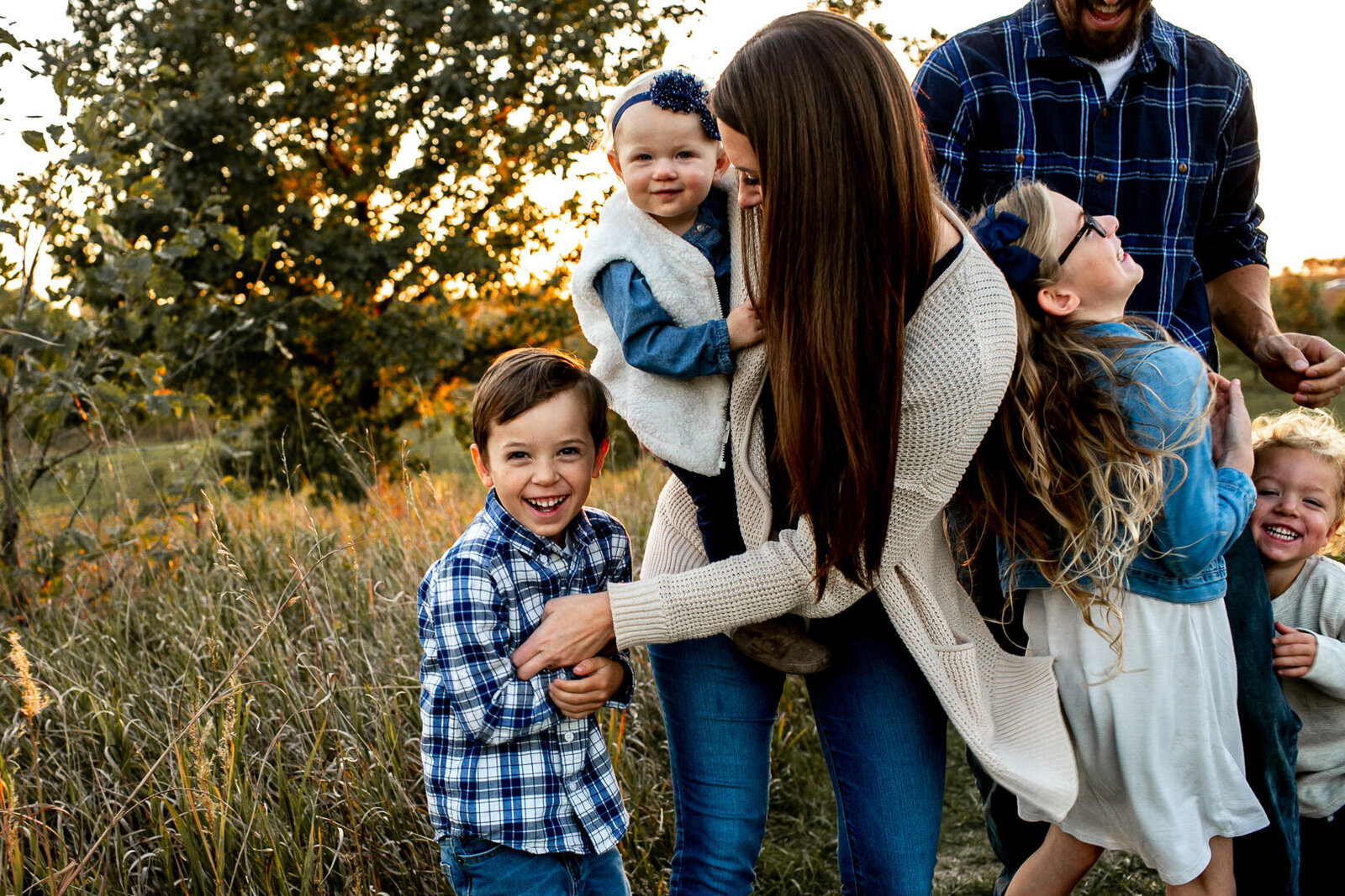 Des Moines family having a tickle fight