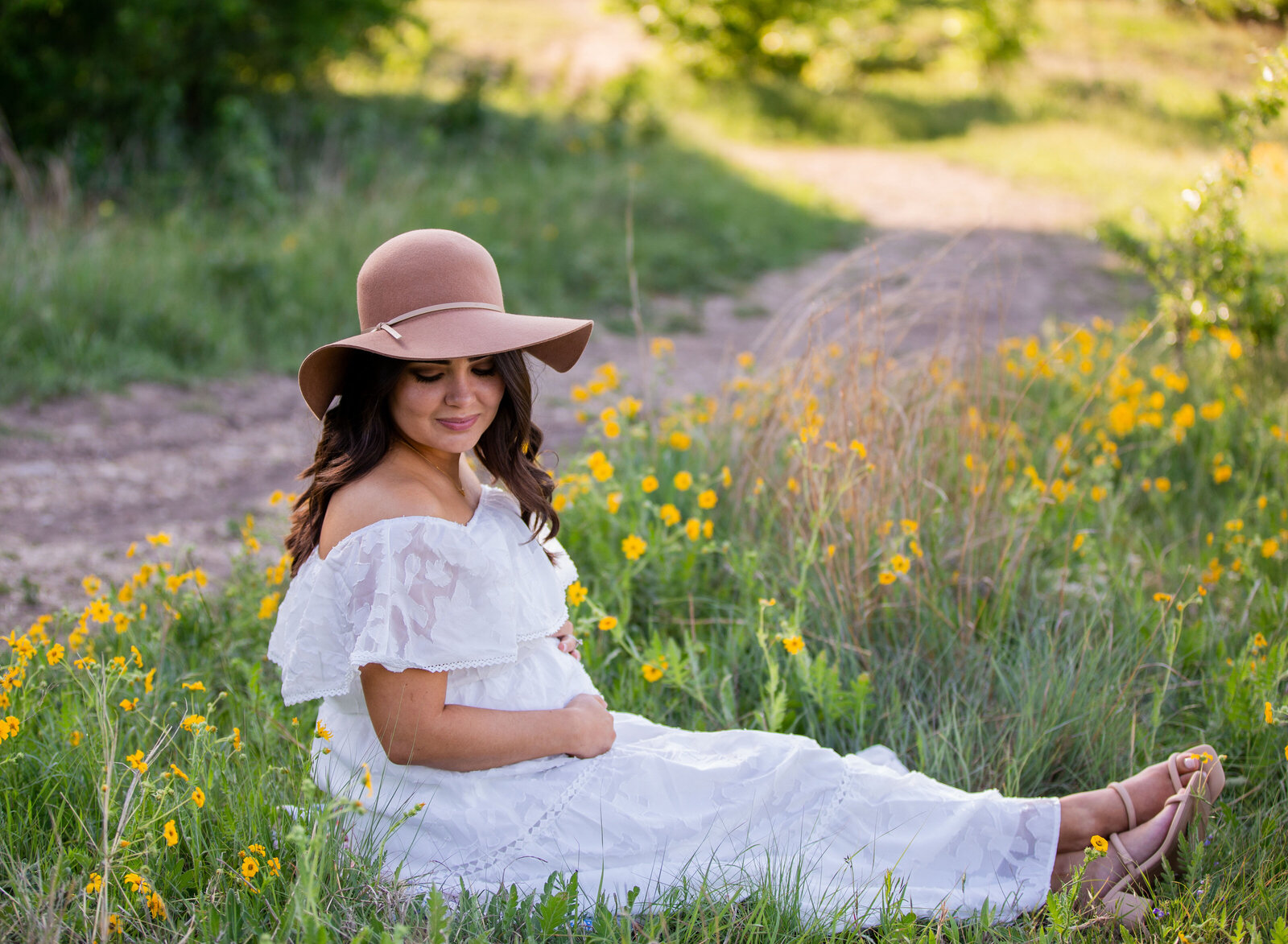 maternity photo in flowers