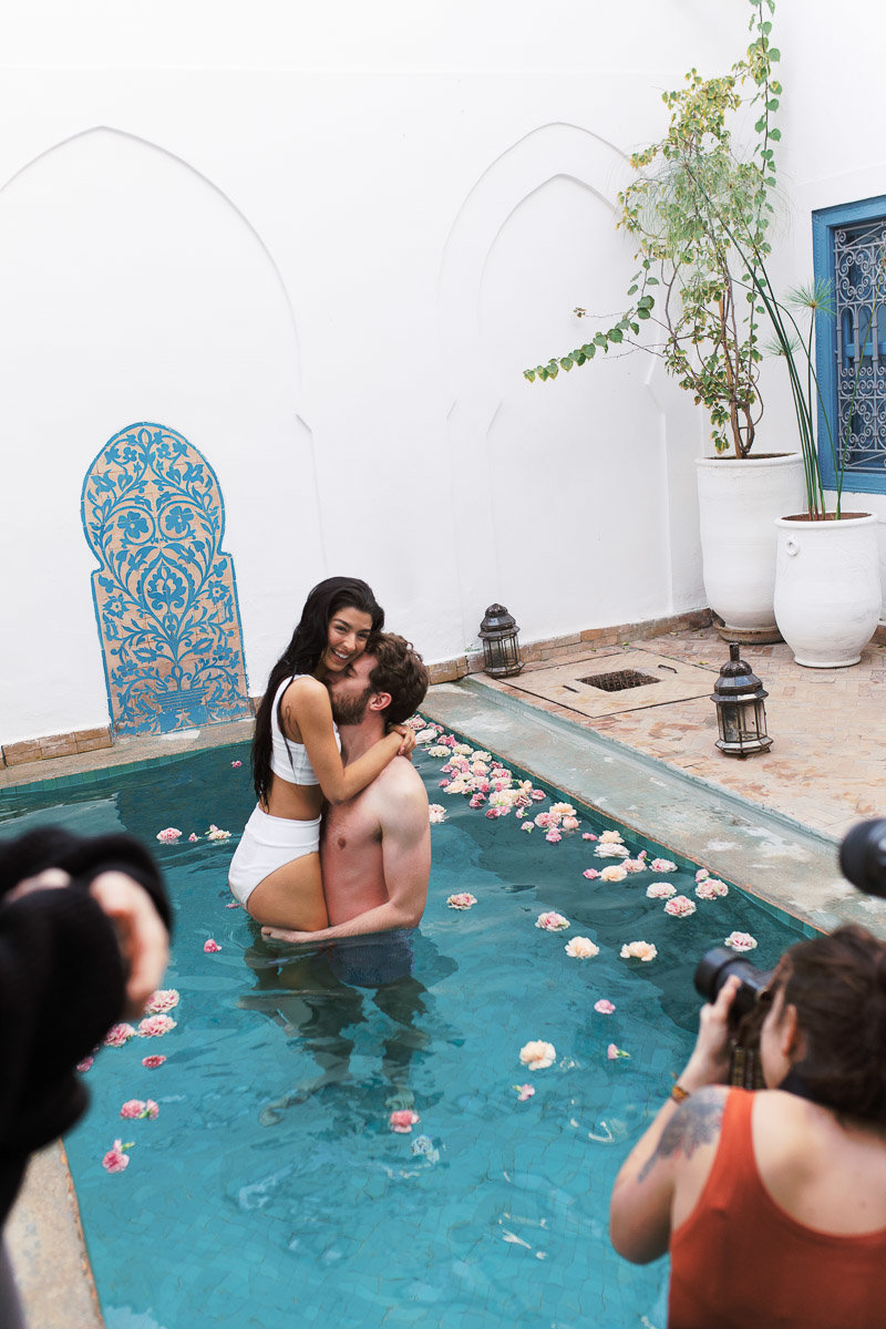 vintage-poolside-engagment-pictures (8 of 12)