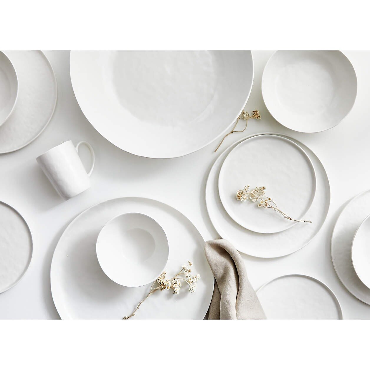 wavy rimmed dinnerware