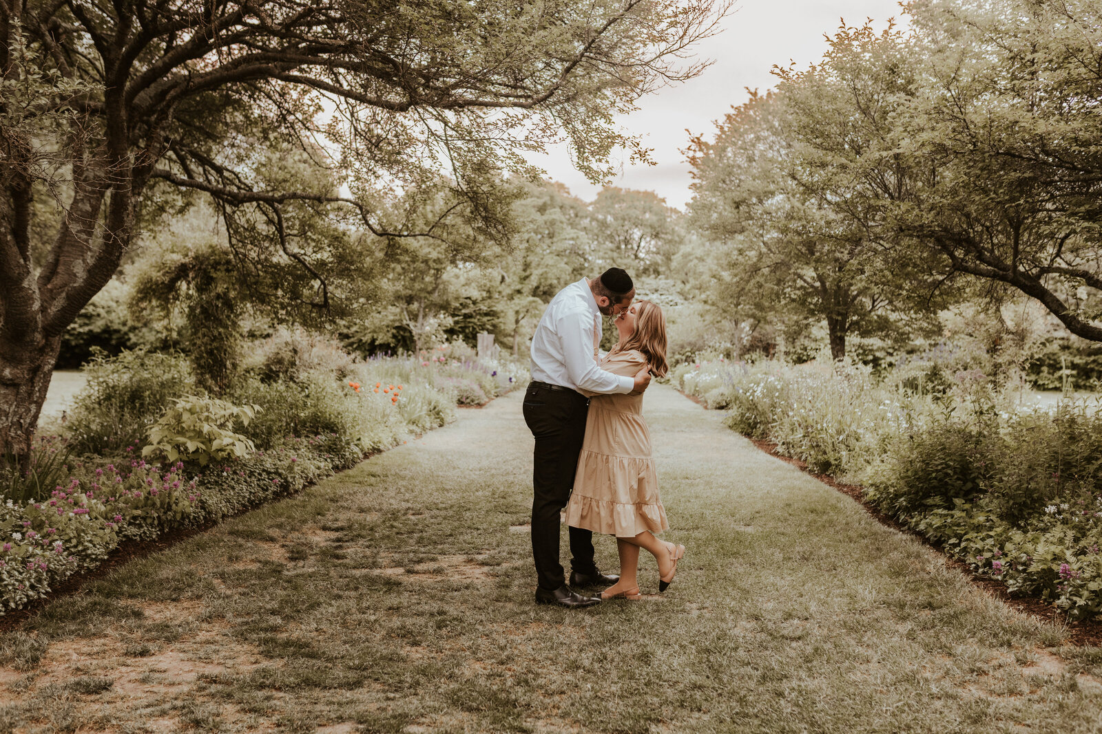 Romantic-Anniversary-Botanical-Gardens-Love-to-Lens-Photography-(137)