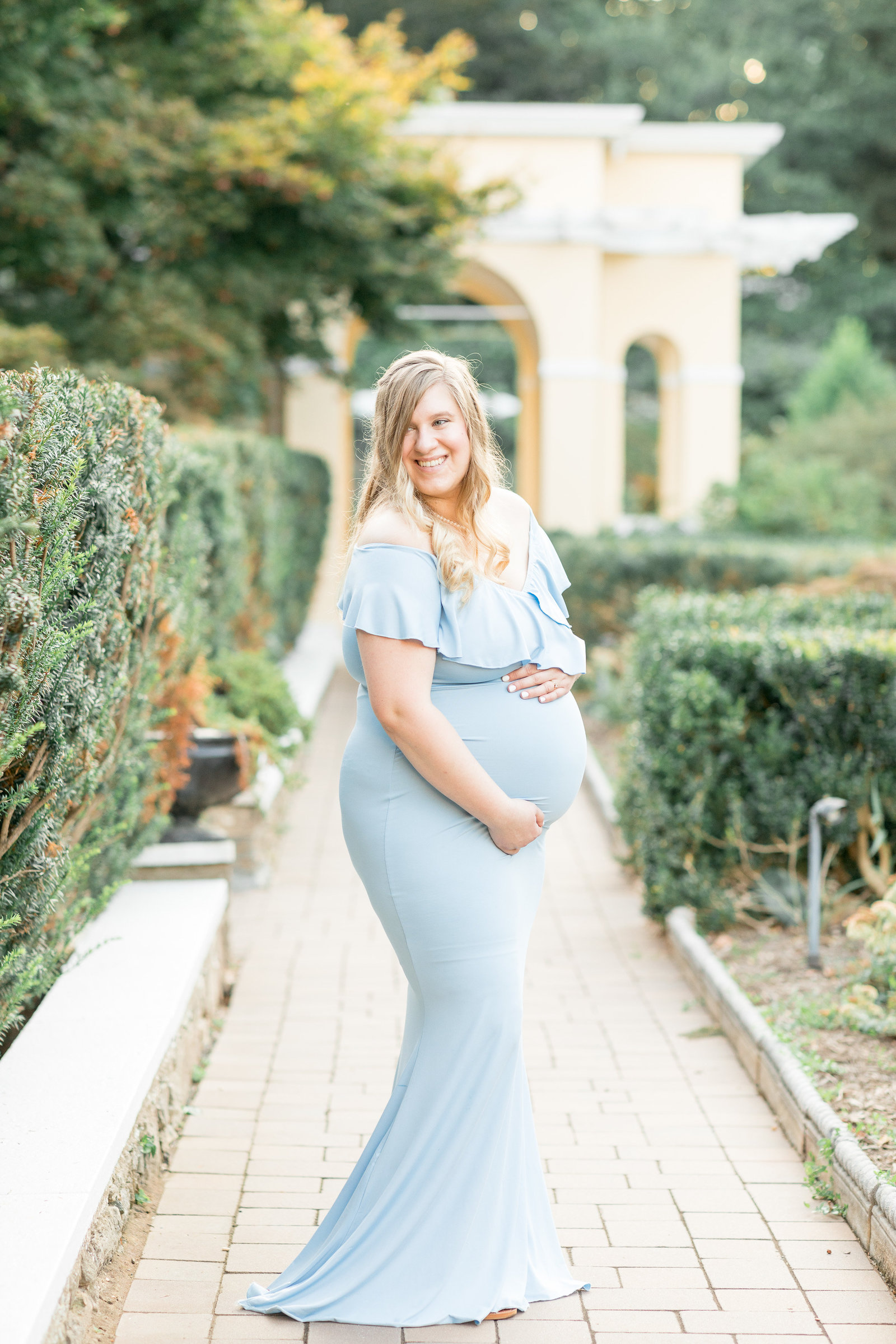 kimberly-ben-summer-maternity-photo-session-at-airlie-warrenton-va-005