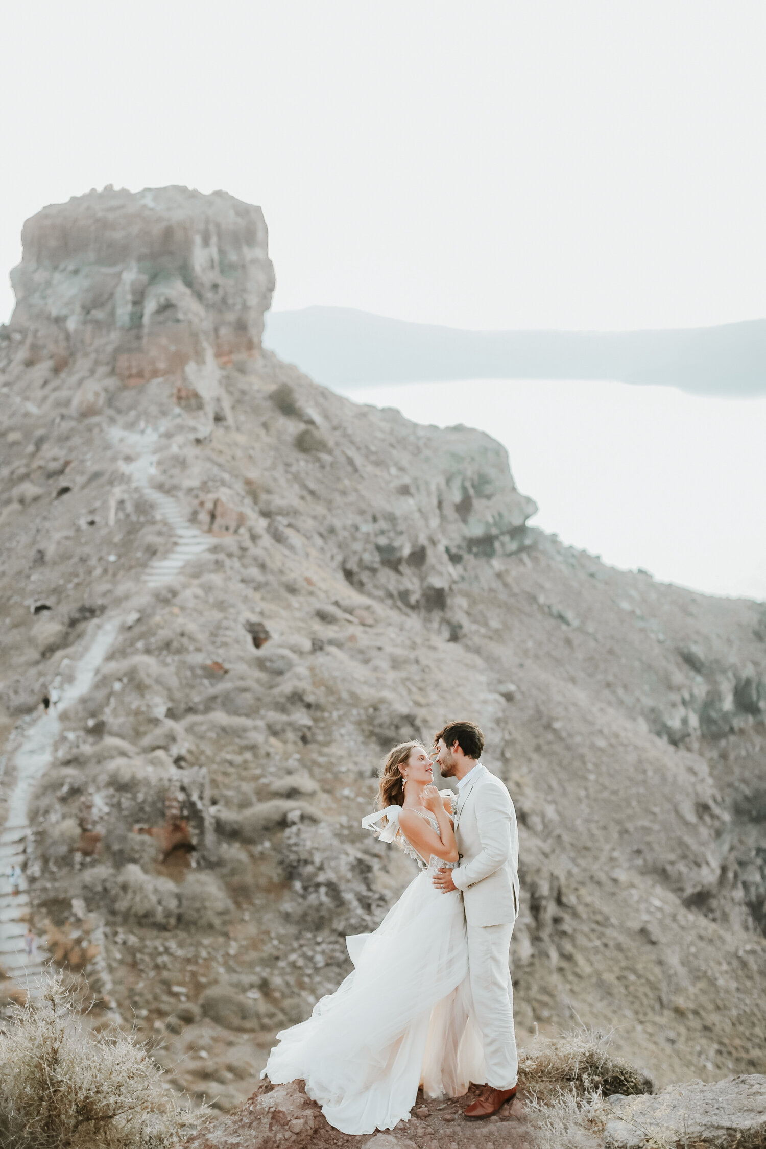 Santorini-clifftop-wedding