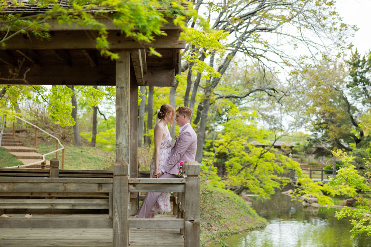 Dallas-micro-wedding-couple-photographer