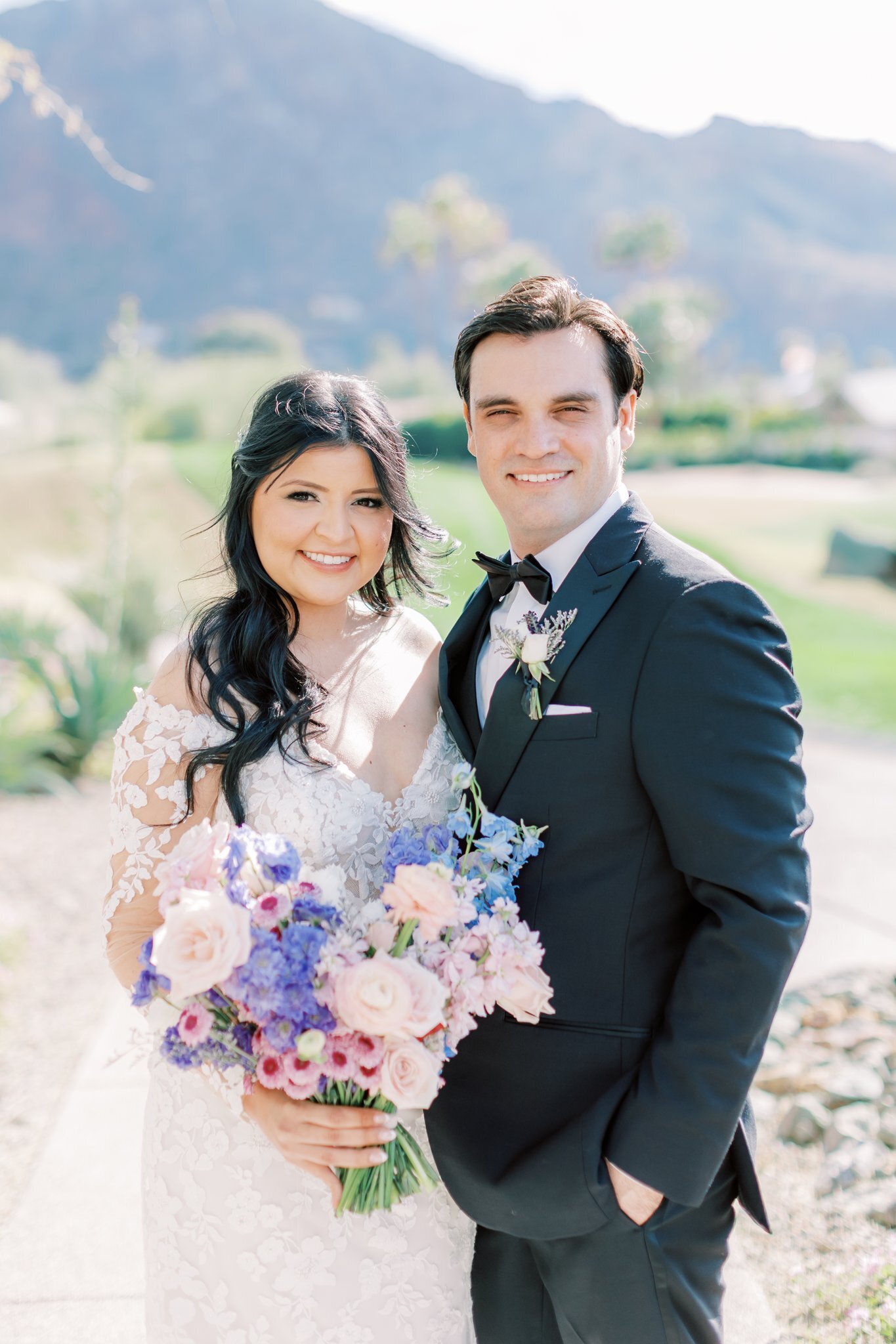 scottsdale-florists-winter-bridal-bouquet-white-blush-lavender