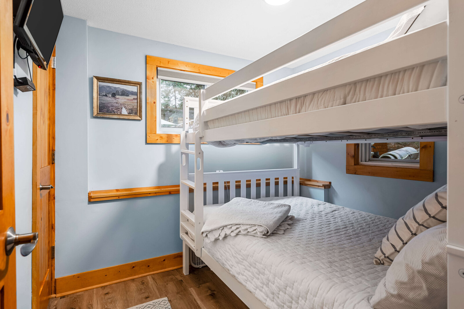 Bunk beds in guest bedroom of lake house