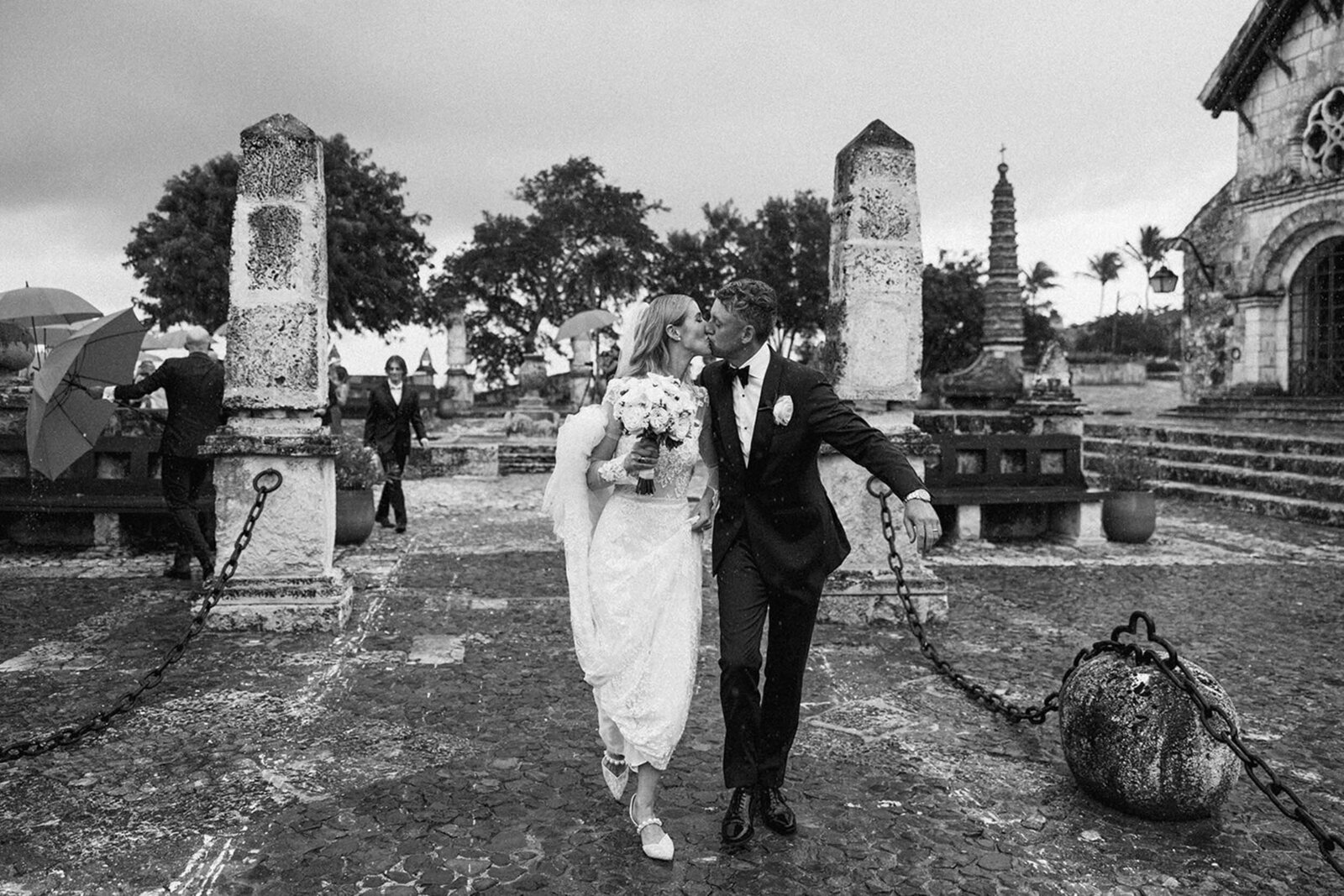 Altos-de-chavon-casa-de-campo-resort-dominican-republic-wedding-asia-pimentel-photography-L+L-48