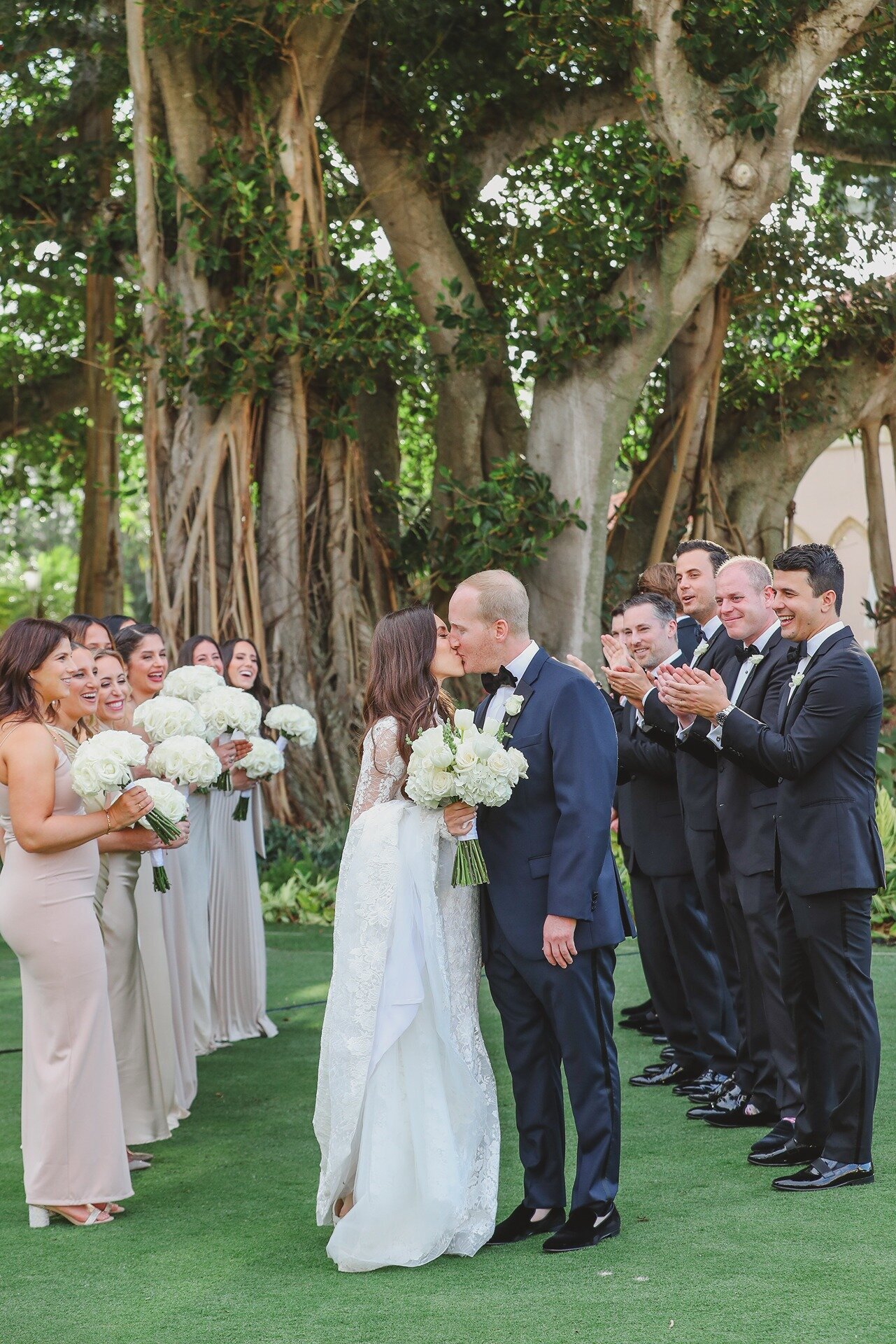 bride-groom-kissing-the-boca-wedding