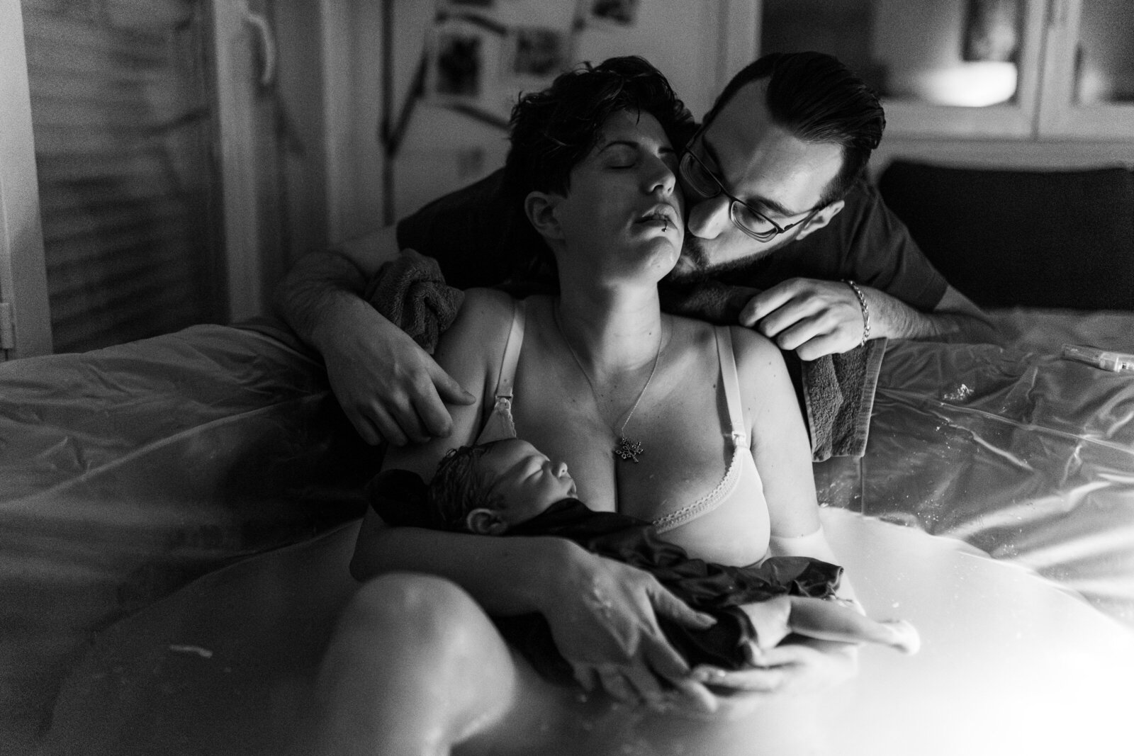 reportage accouchement thonon - photographe accouchement a domicile haute savoie - vanessa amiot - accoucher en clinique - reportage photo de la naissance - 