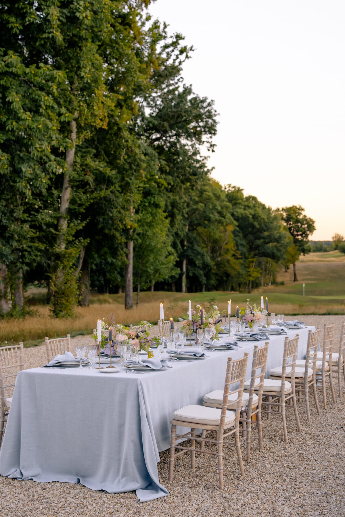 outdoor-wedding-meal-domaine-roncemay1