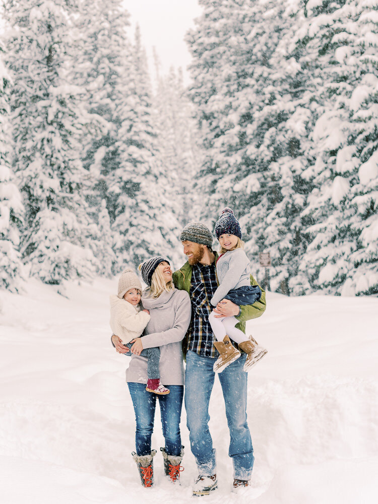 Colorado-Family-Photography-Christmas-Winter-Mountain-Snowy-Photoshoot4
