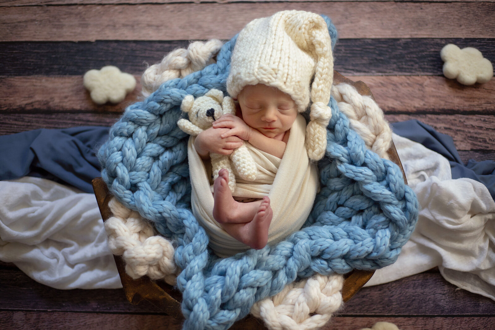 Newborn-baby-boy-with-sleepy-hat