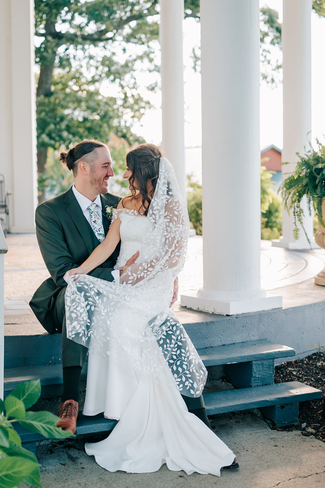 MICHIGAN-WEDDING-PHOTOGRAPHER-CAPTURED-BY-KELSEY-WALDENWOODS-LAKEVIEW-RC-FAV-92_websize