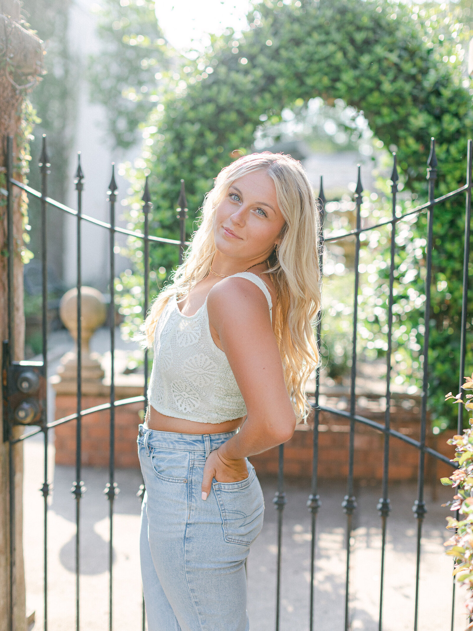 106-torianna-brooke-portraiture-historic-downtown-savannah-senior-session-faith
