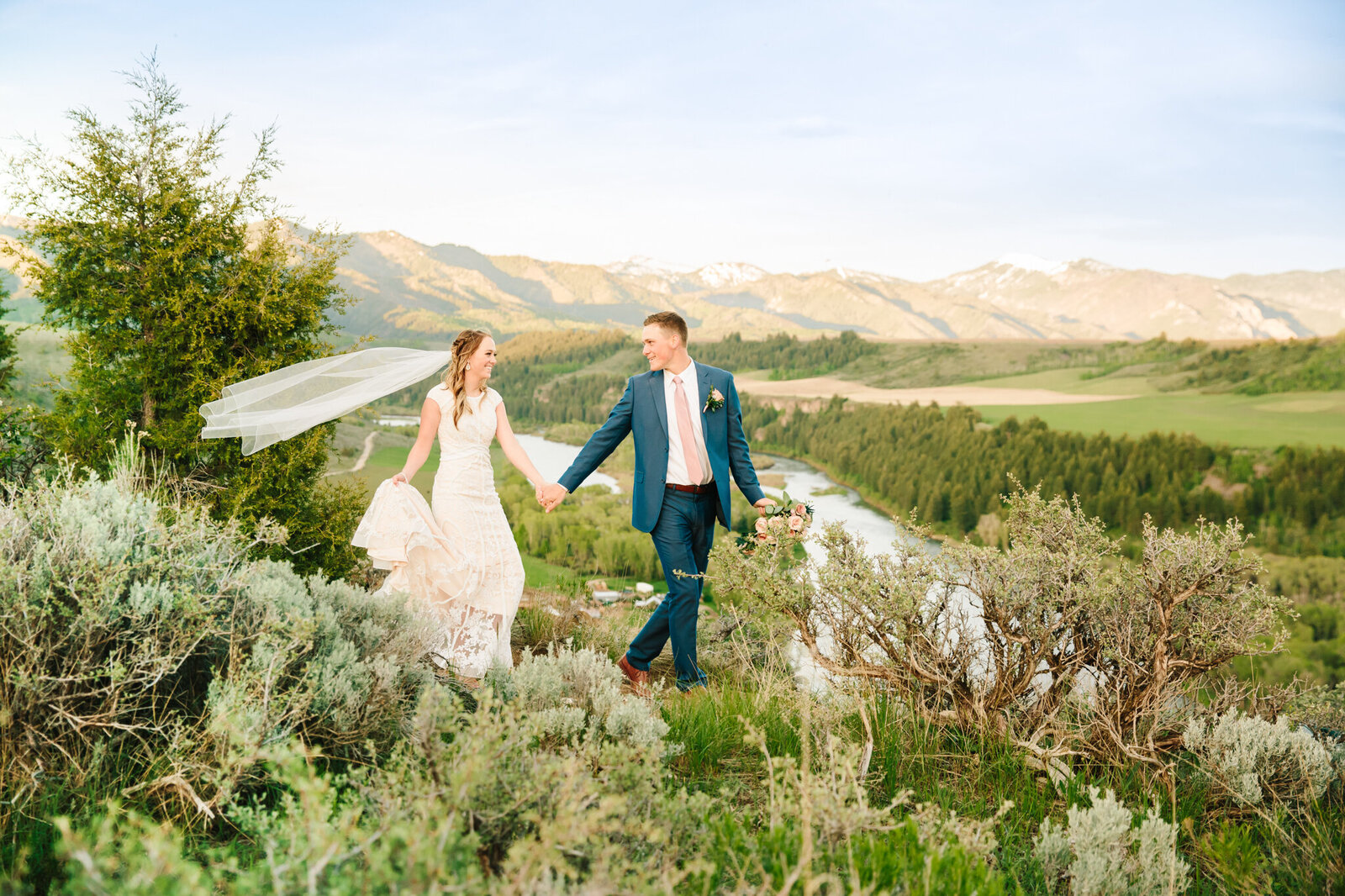 Photographer Idaho wedding flowers bridal