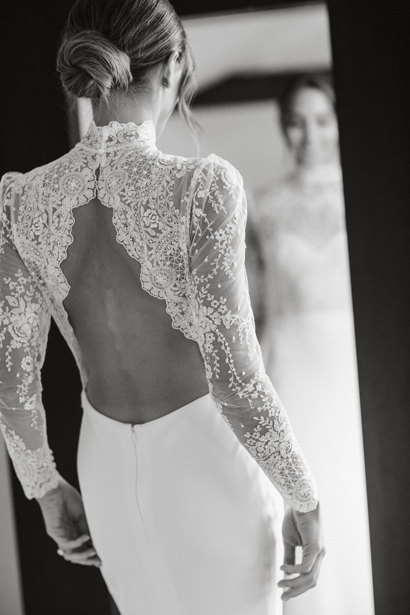 Story telling photography at Radnor Hunt by Philadelphia wedding photographers .