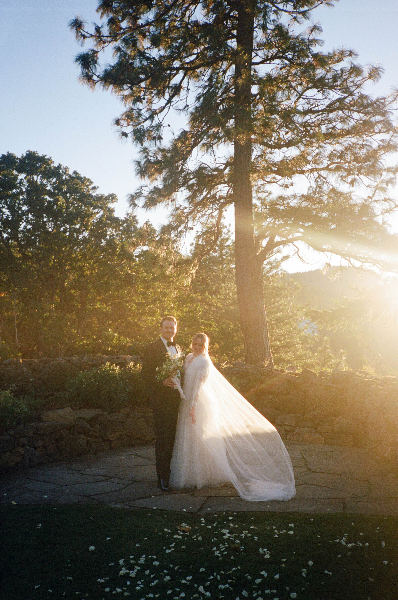 the-griffin-house-wedding-hood-river-35mm-film-91