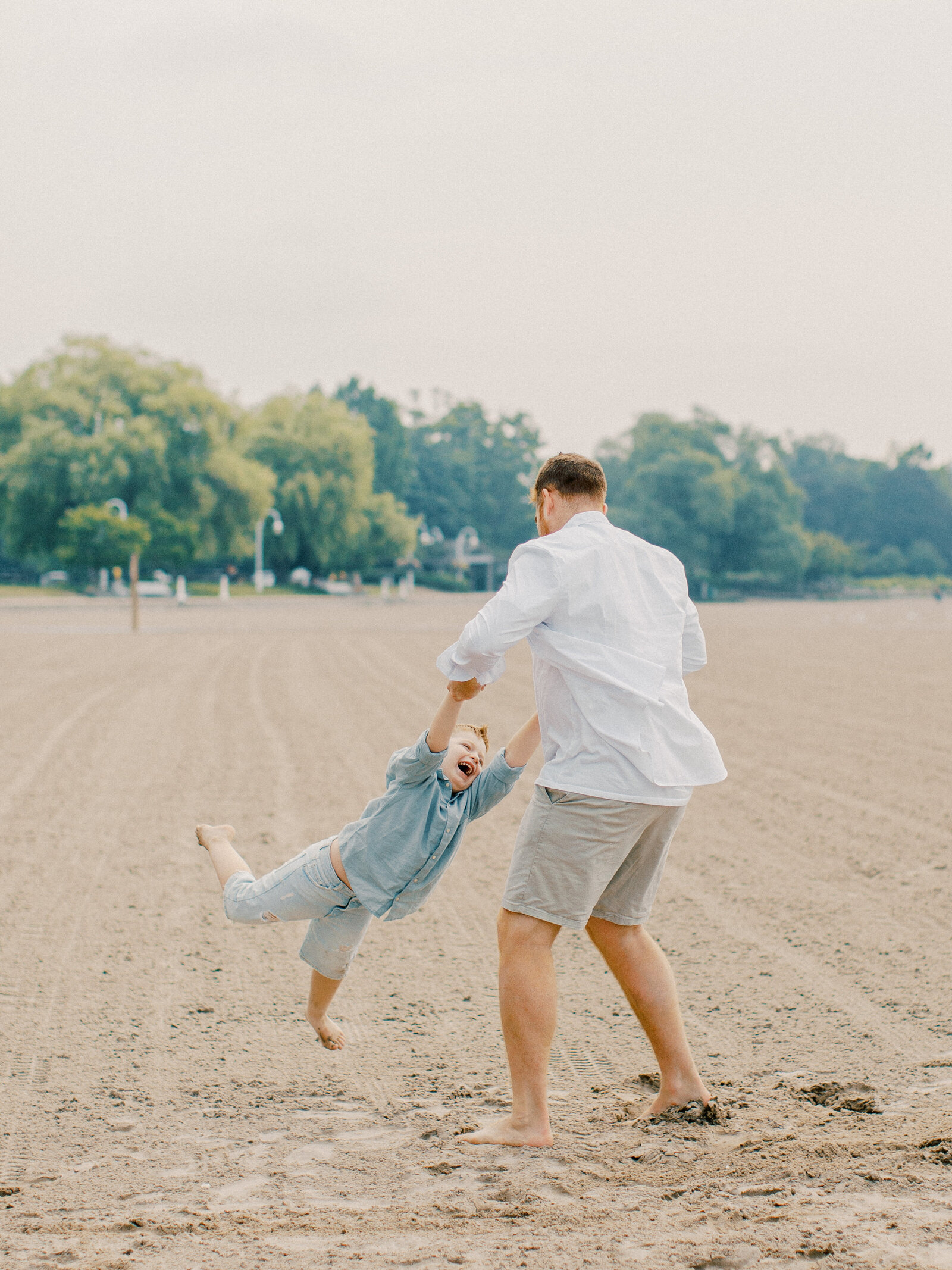 Cobourg Beach Family Session