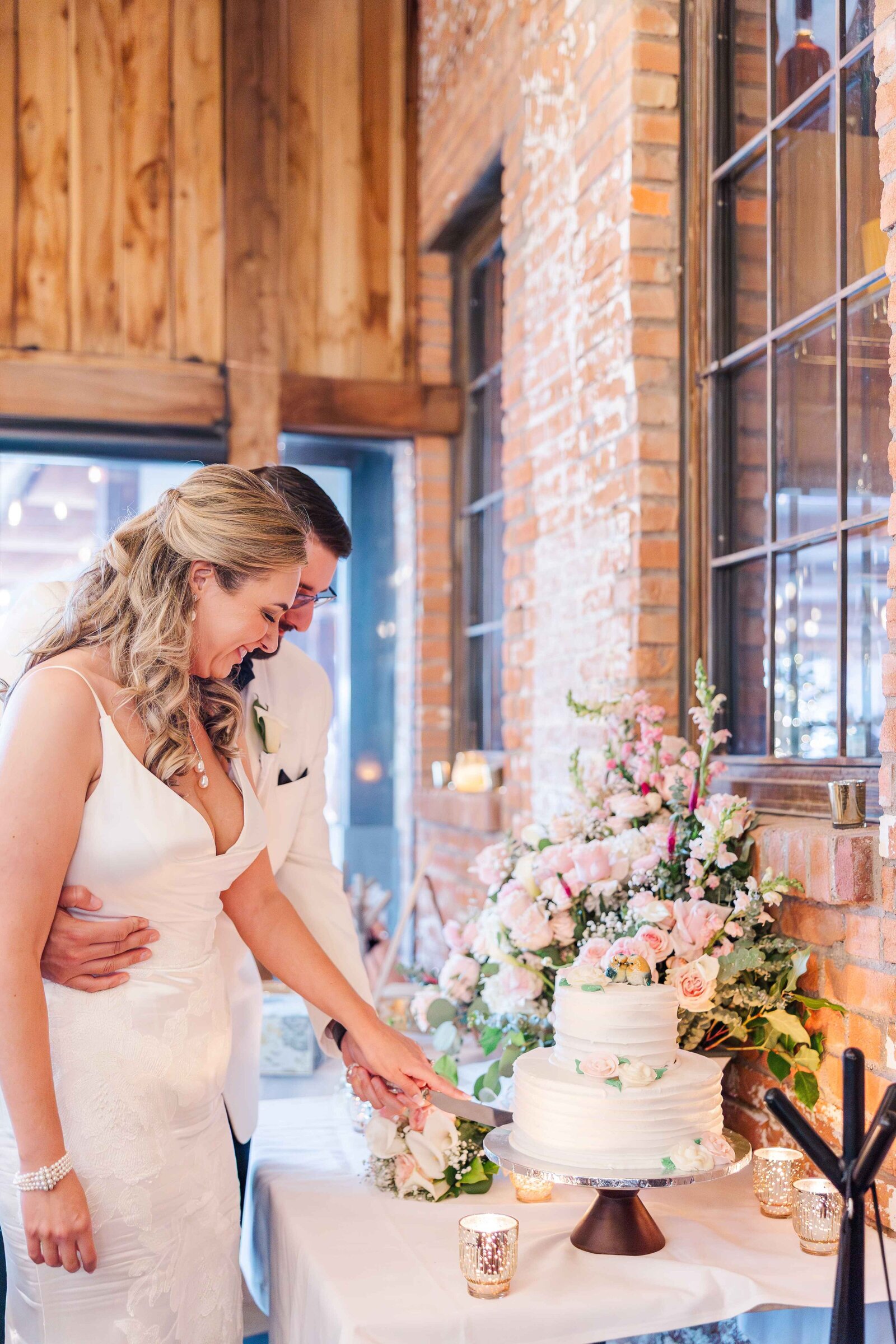 Cake-cutting-ceremony-dallas-wedding