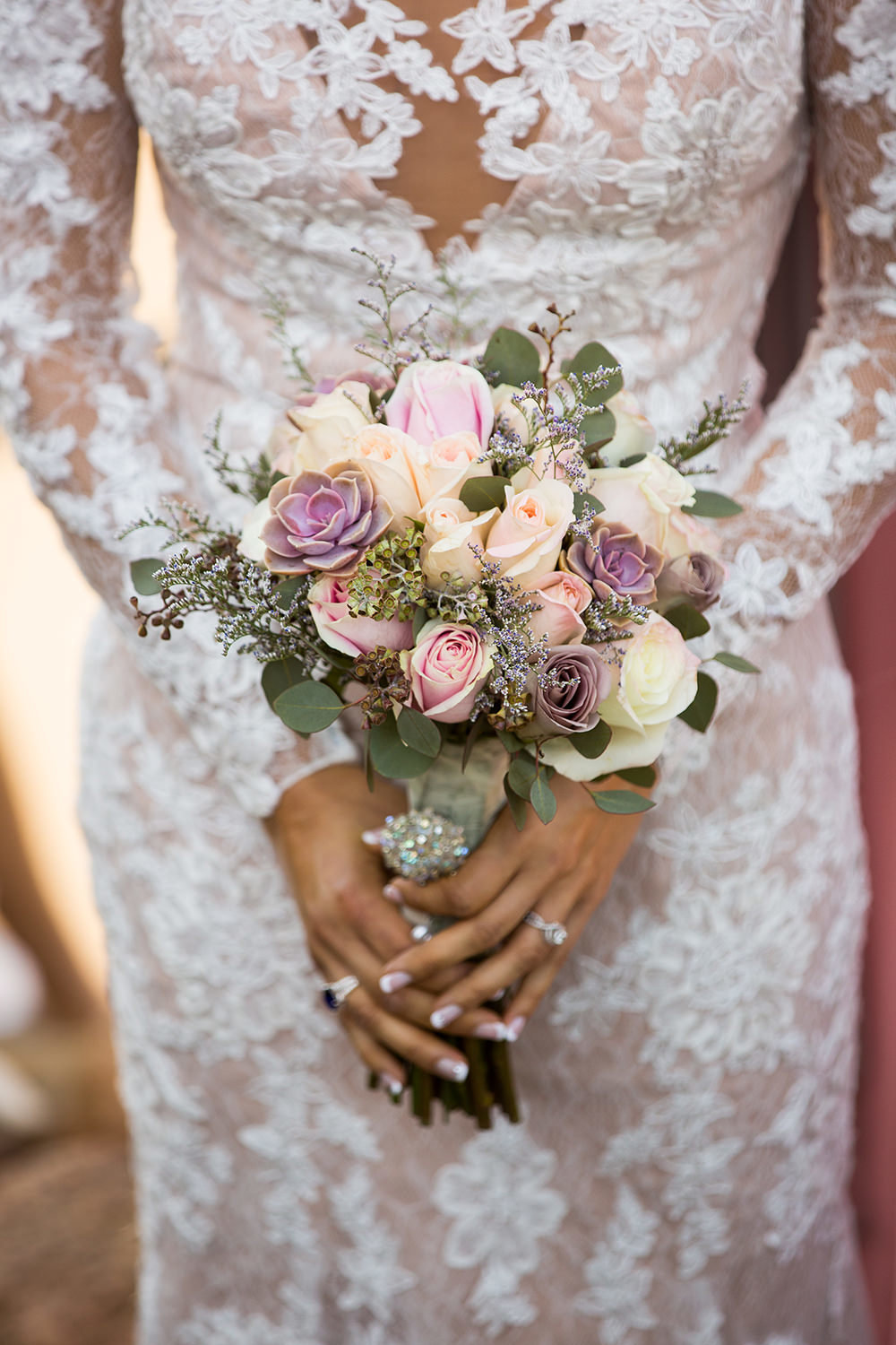 bride bouquet blush flowers