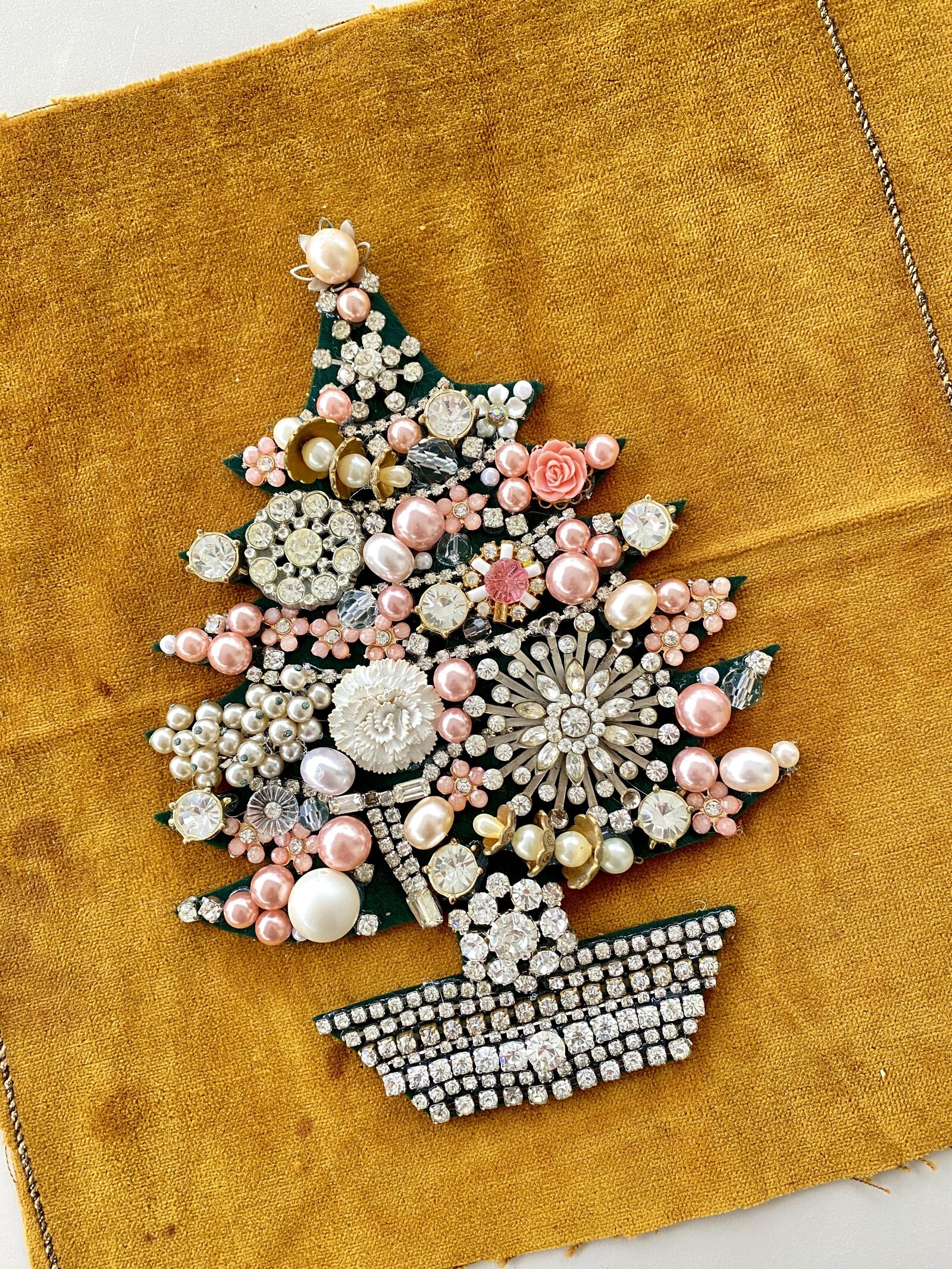 Vintage brooch Christmas tree