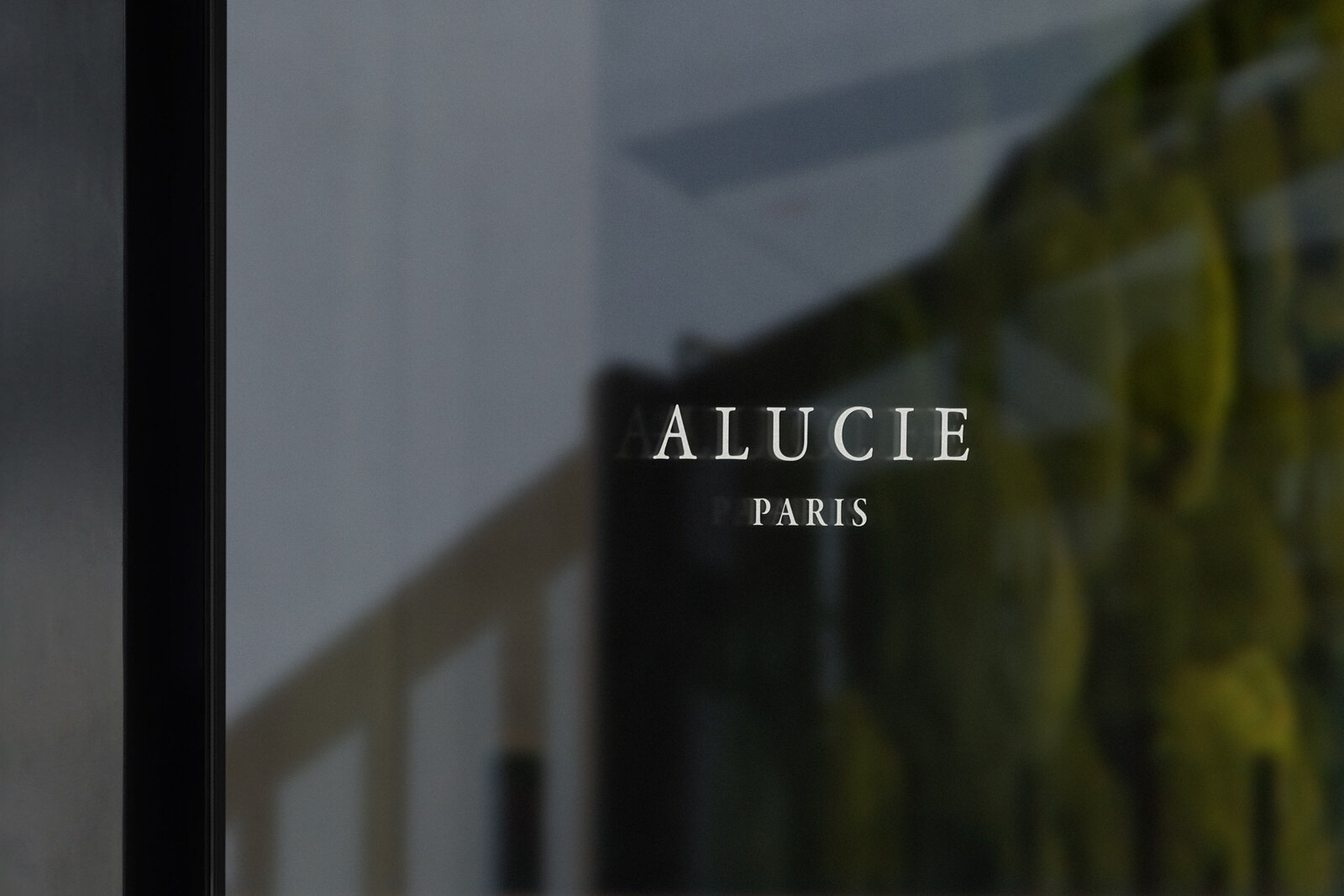 alucie-door-sign-design-color