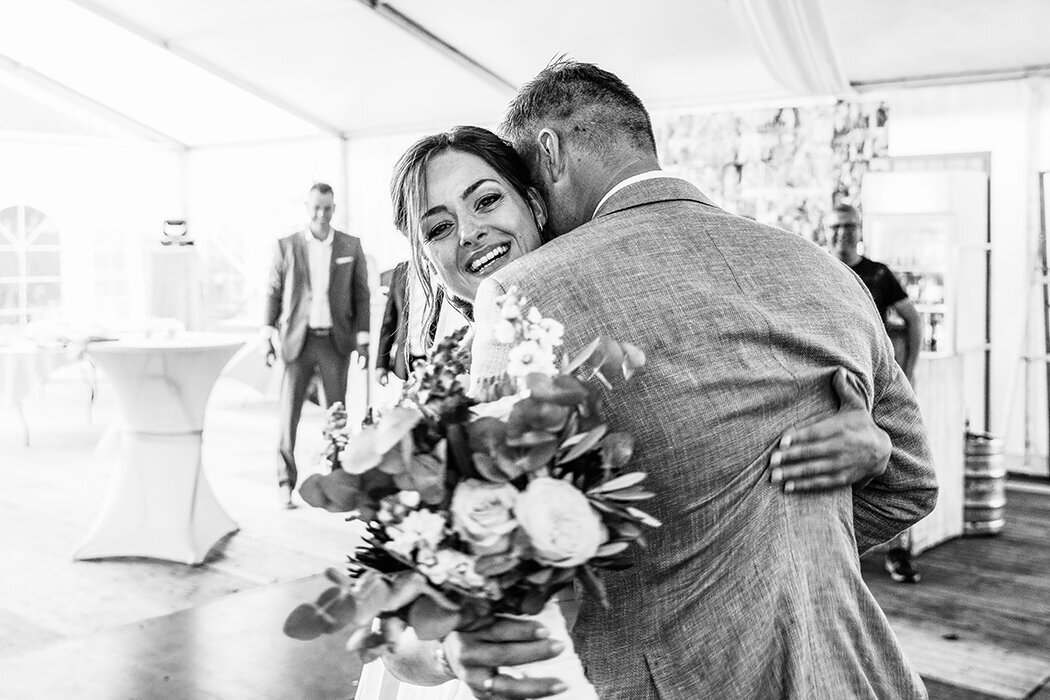 firstlookinspo, trouweninderegen, regenfotoinspo, trouweninbrabant, zundert, rucphen, schijf, rijsbergen, achtmaal, wernhout, roosendaal, halderberge, trouwfotolocatiebrabant,
