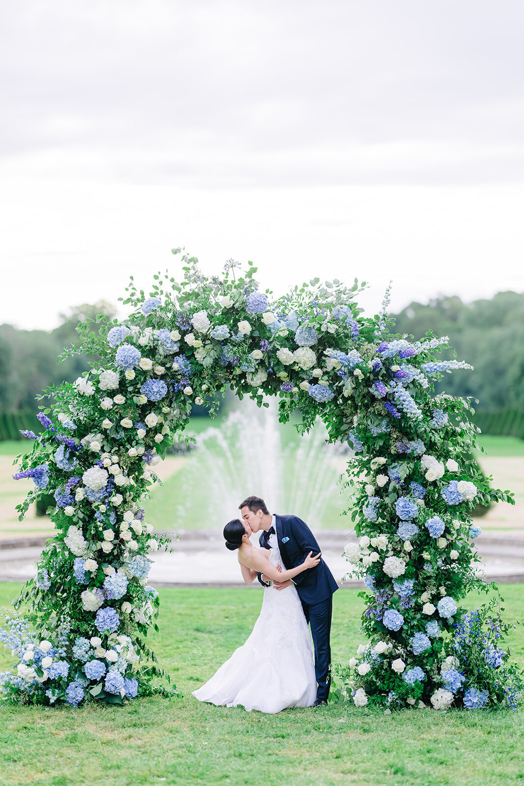 luxury wedding photographer Paris Morgane Ball Photography wedding arch blue color palette as luxury and momento mio wedding planner